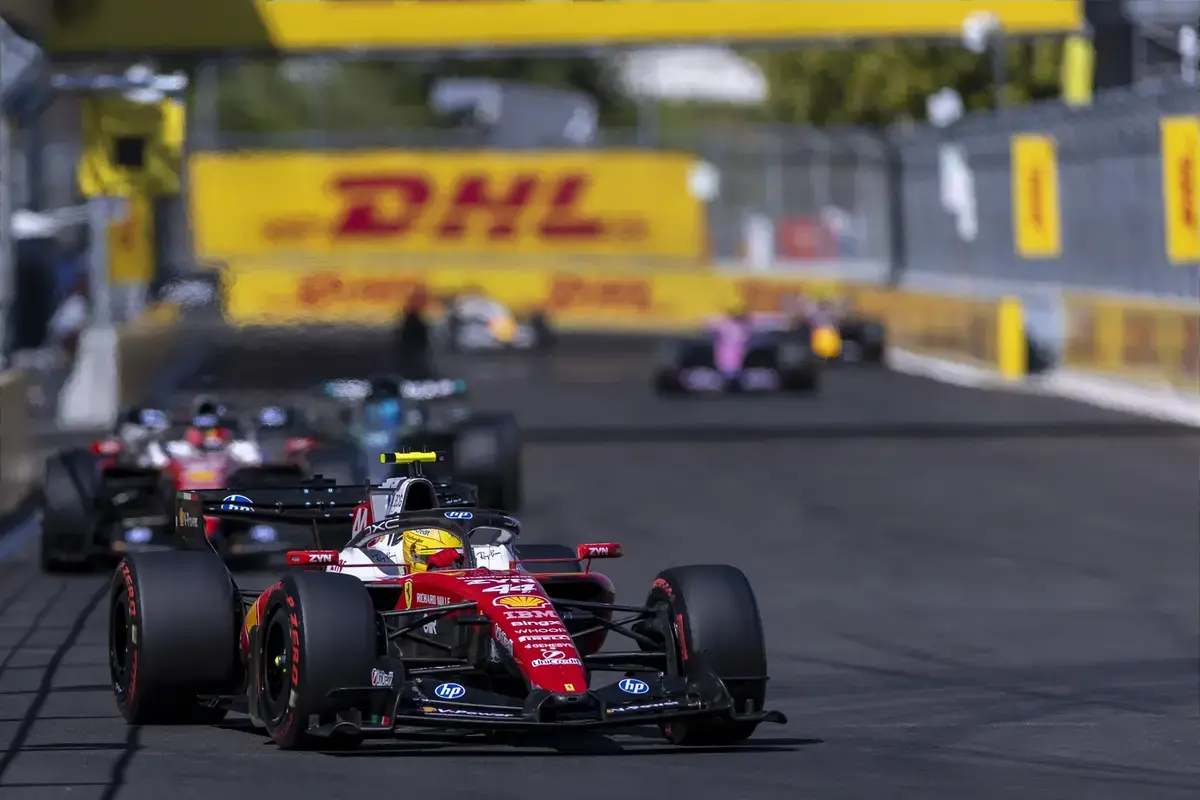 Ferrari kan oorzaak remstoring Hamilton nog niet duiden