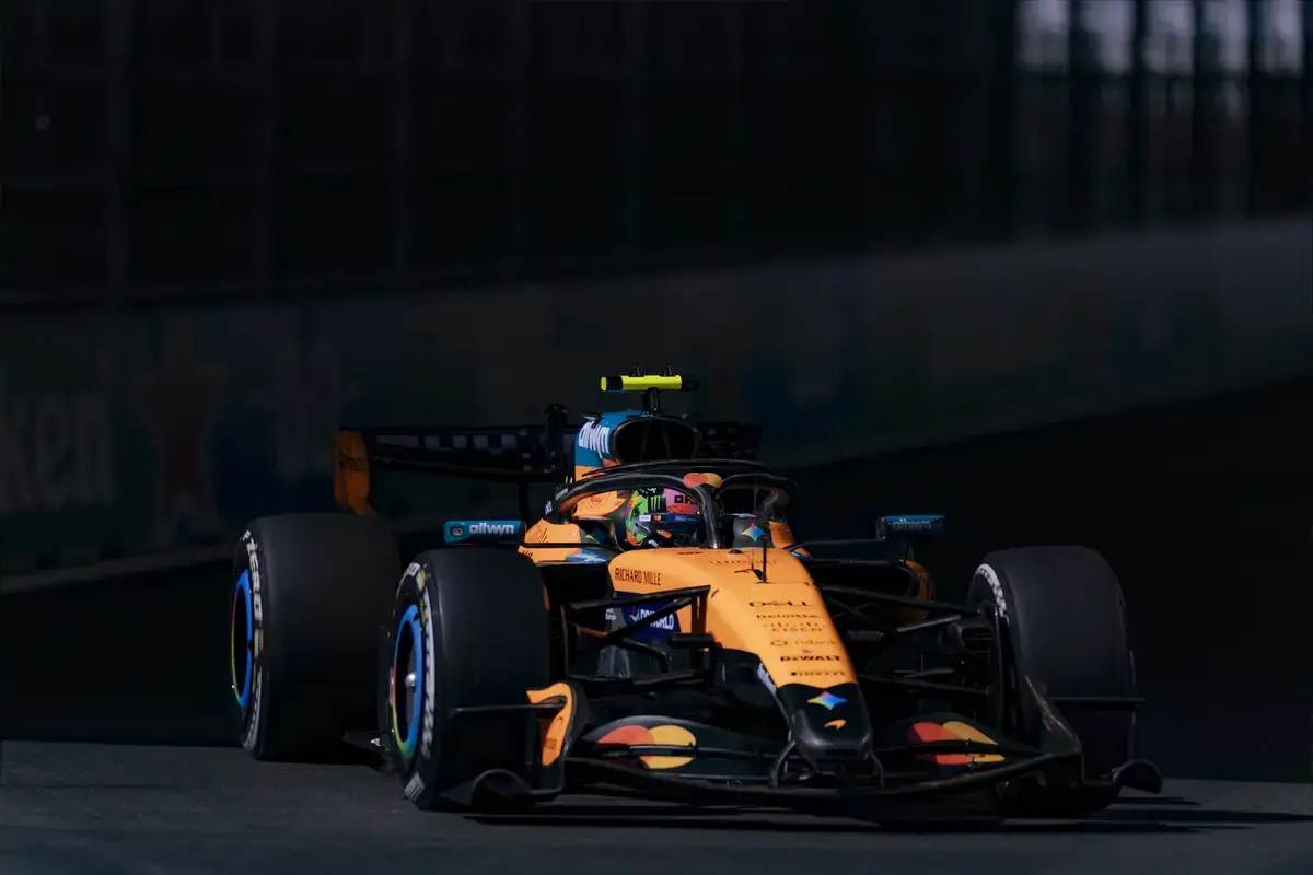 Lando Norris test McLaren MCL-HY hypercar op Portimao voor Grand Prix van Azerbeidzjan
