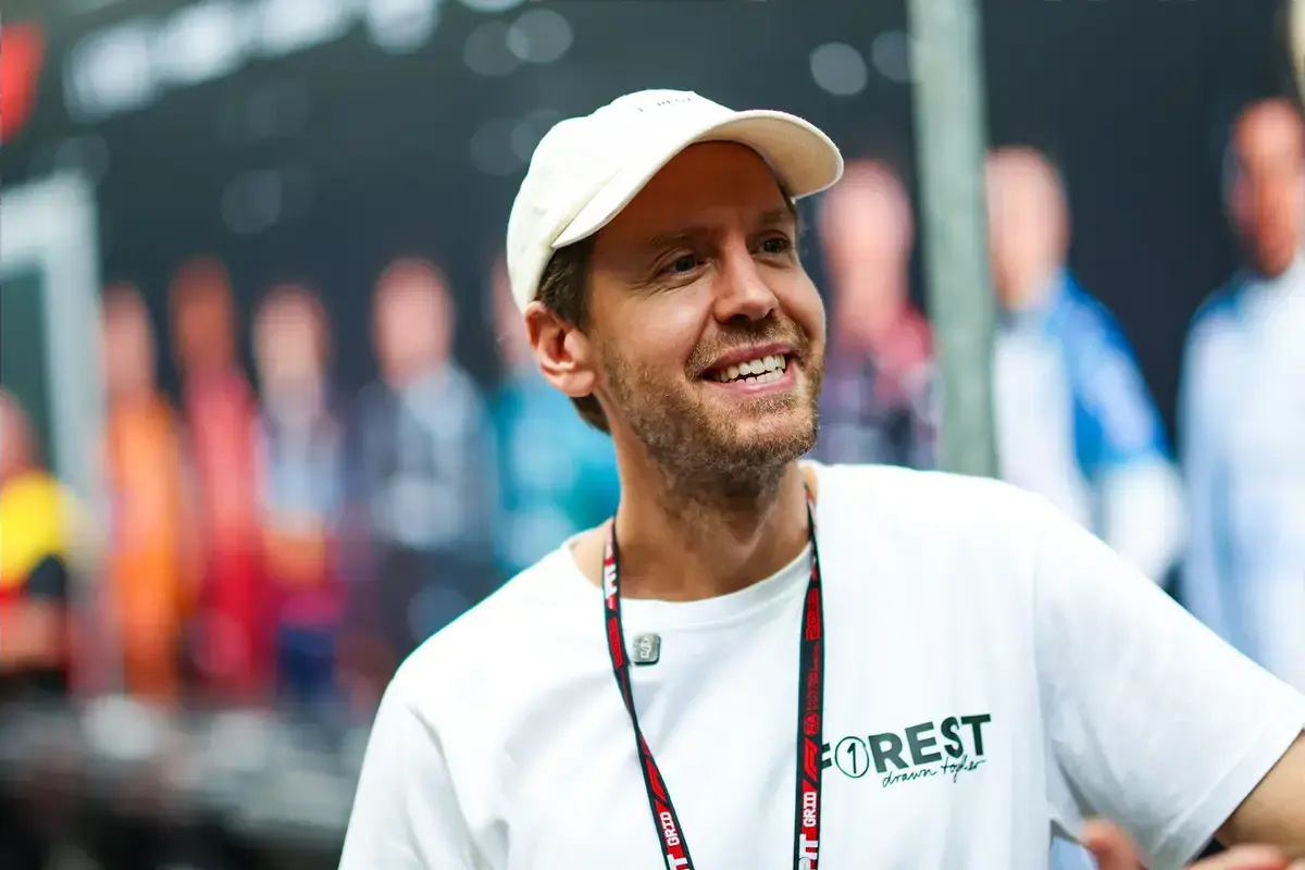 Vettel rijdt zondag ereronde in Schumachers Ferrari F2002 op Monza