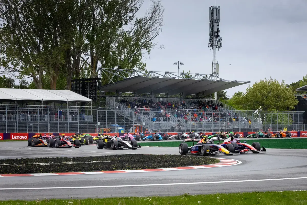 F2 Monza: Dürksen wint, auto vliegt in brand, Van Hoepen puntloos