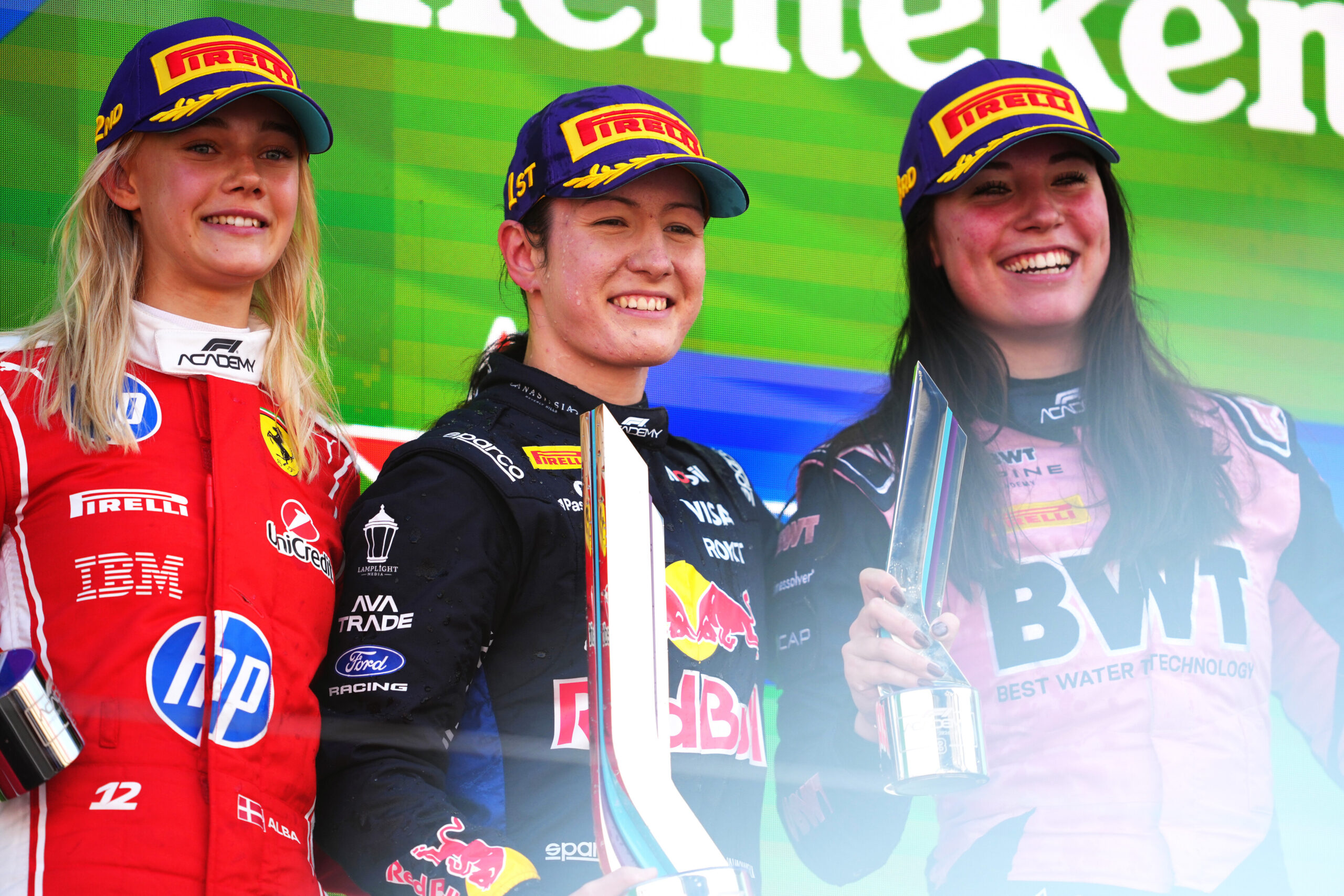 Alba Larsen is de eerste die een derde seizoen in de F1 Academy rijdt
