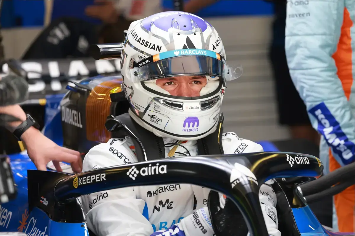 Stewards nemen geen actie tegen Albon na afremmen voor Piastri op Sepang