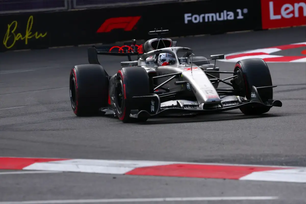 Hülkenberg hindert Sainz, maar de timing redt hem van een gridstraf