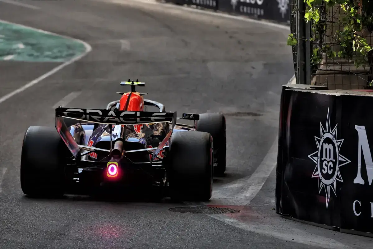 Hadjar zegt dat hij door een lege batterij het podium in de GP van Bahrein verloor