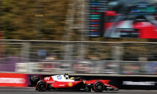 Hamilton wordt onderzocht na hinderen van Bortoleto in VT2 voor GP van Bahrein