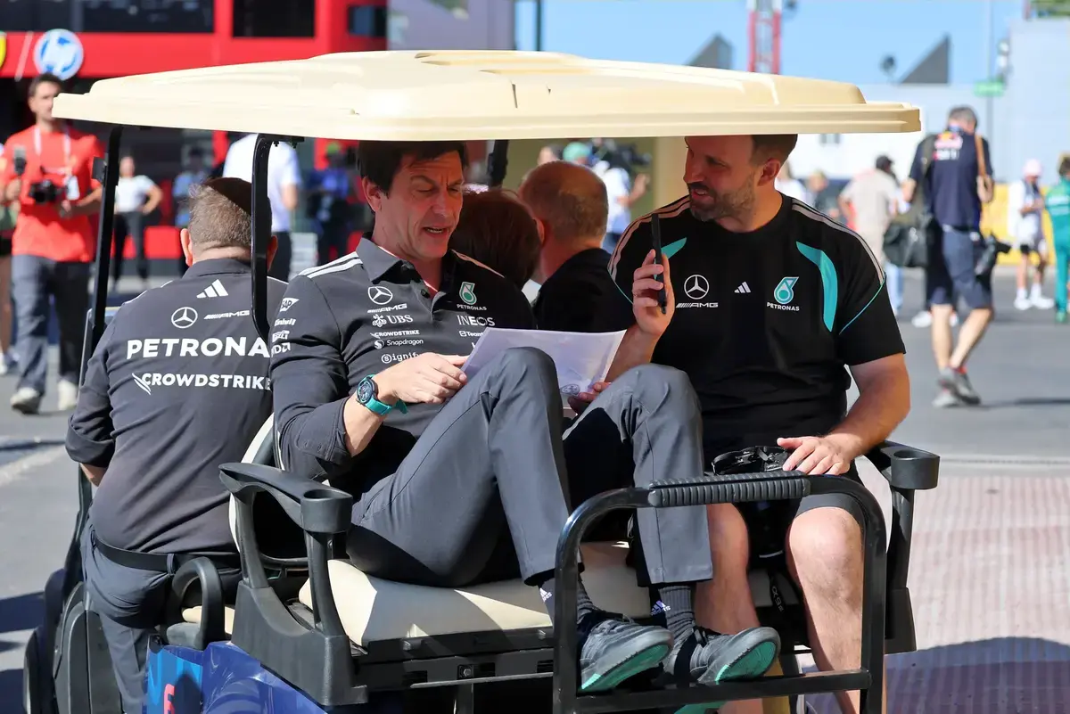 Wolff over favoritisme bij Mercedes: 'Ze zijn hersenloos, wie dat ook denkt'