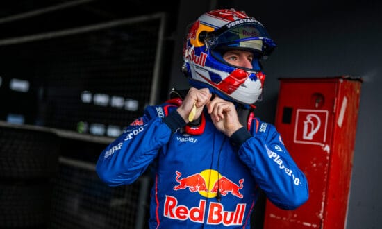 Eerste training GT World Challenge: Verstappen wordt twintigste, een tiende achter plek twaalf
