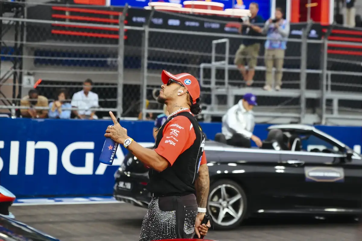 Hamilton vroeg Ferrari in Singapore om te wachten op een virtual safety car