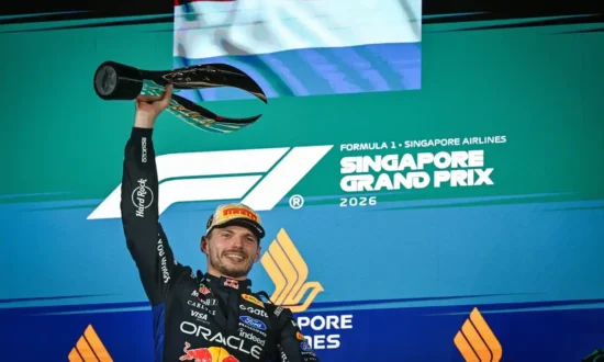 Verstappen wint de GP Singapore voor Leclerc en Antonelli