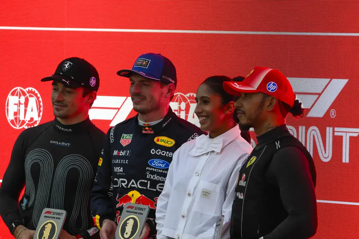 Uitslag kwalificatie GP Singapore 2026: Verstappen pakt pole voor Leclerc en Hamilton