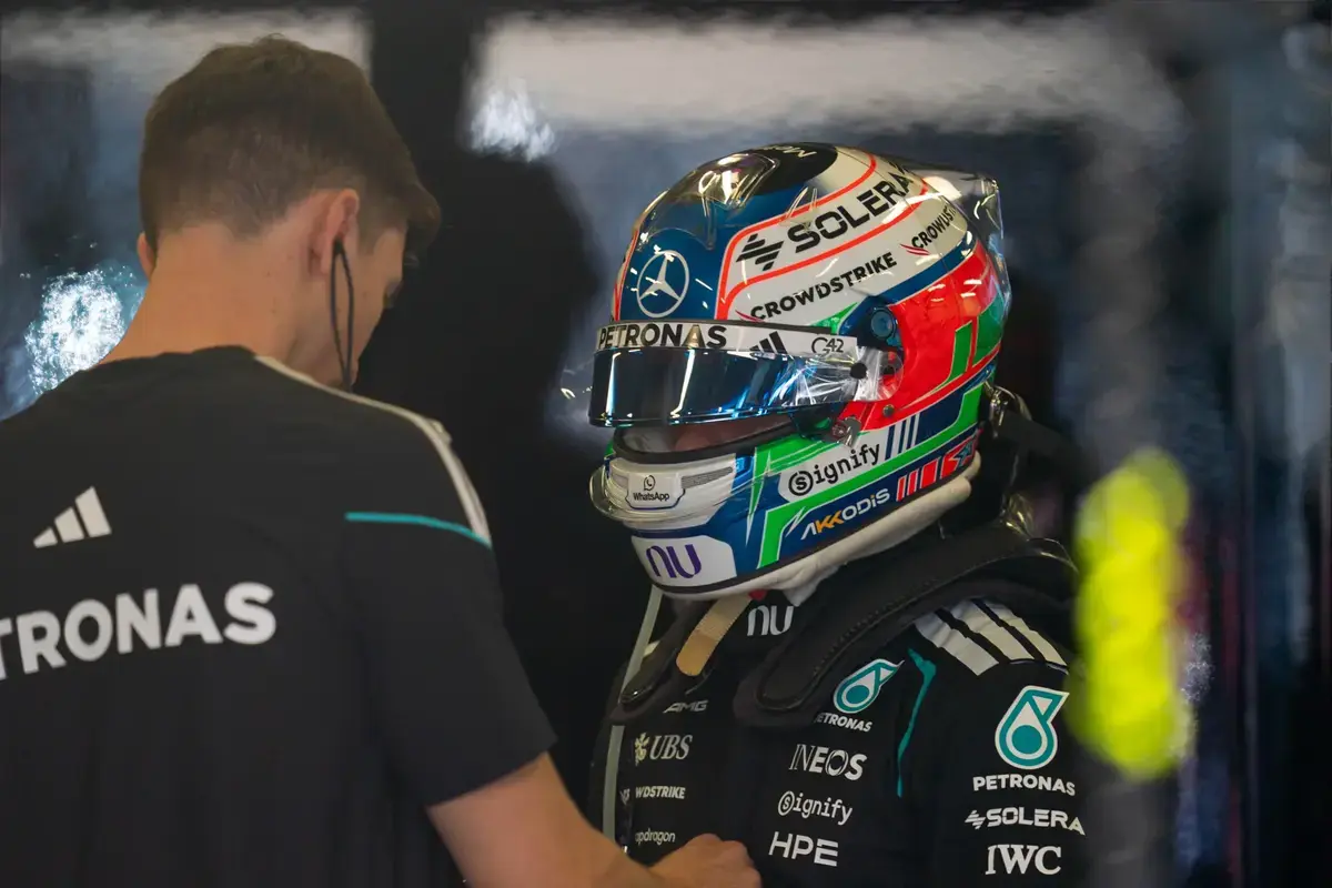 Foto's uit de pit lane: Antonelli krijgt in Singapore de Mercedes-upgrade, Russell krijgt het oude pakket