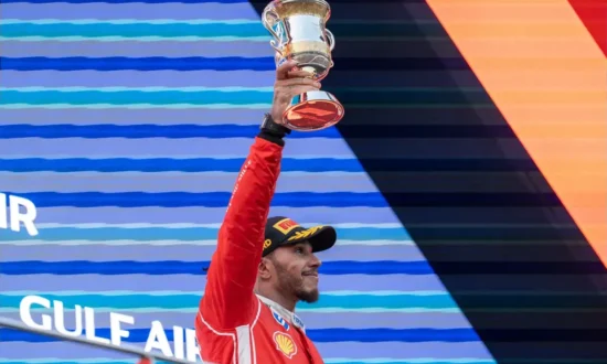Hamilton en Leclerc nemen de social media van Ferrari over, het team spreekt van ’twee verdachten’