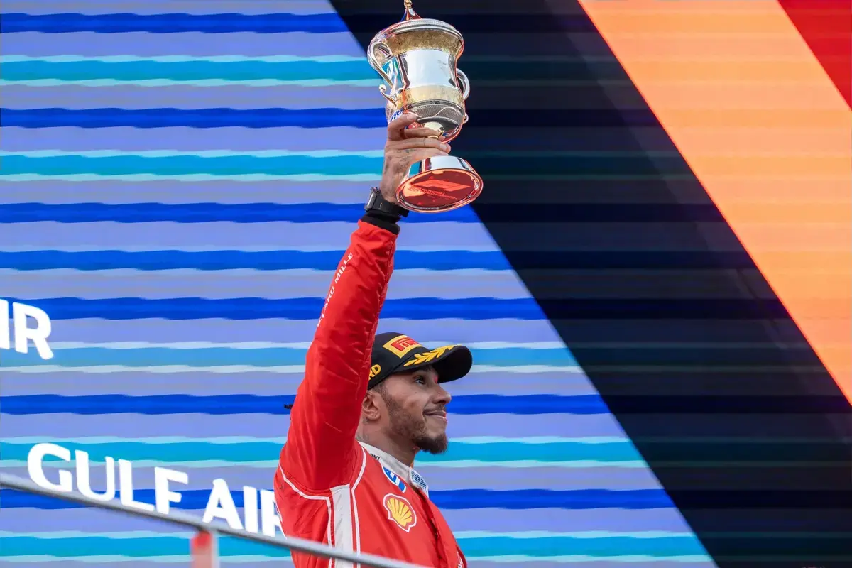 Hamilton en Leclerc nemen de social media van Ferrari over, het team spreekt van 'twee verdachten'