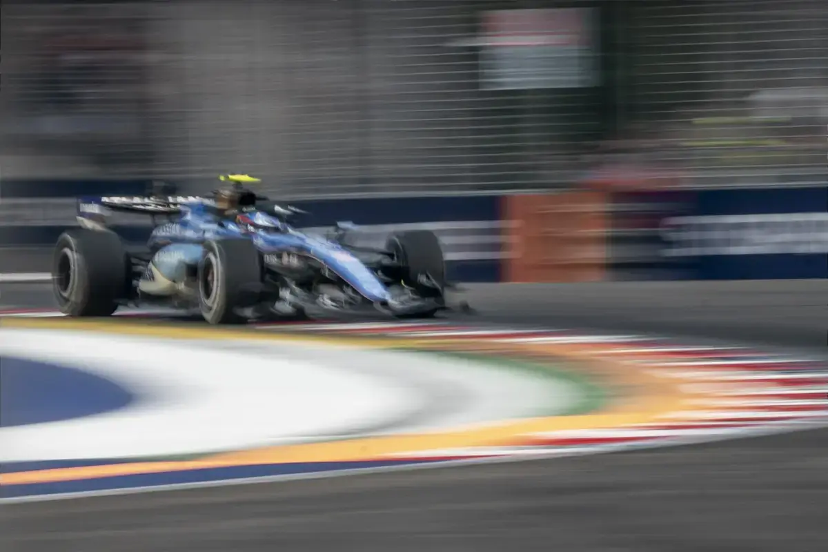 Sainz haalt uit naar FIA na menselijke fout met Overtake Mode in sprintkwalificatie Singapore