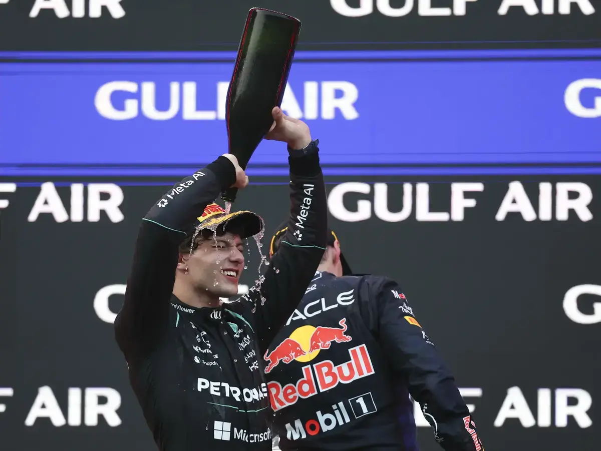 Antonelli kan in Austin kampioen worden, hoort hij van Jenson Button na zijn podium in Singapore