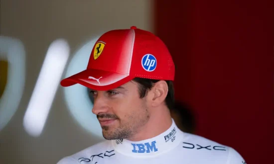 Uitslag VT2 GP Bahrein 2026: Leclerc snelste, Verstappen vierde