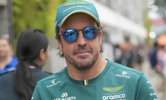 Alonso woedend op Verstappen na pitstop onder blauwe vlaggen in Singapore