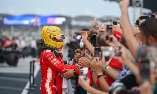 Ferrari komt vermogen tekort, zegt Hamilton: ‘Volgend jaar moeten we dat inhalen’