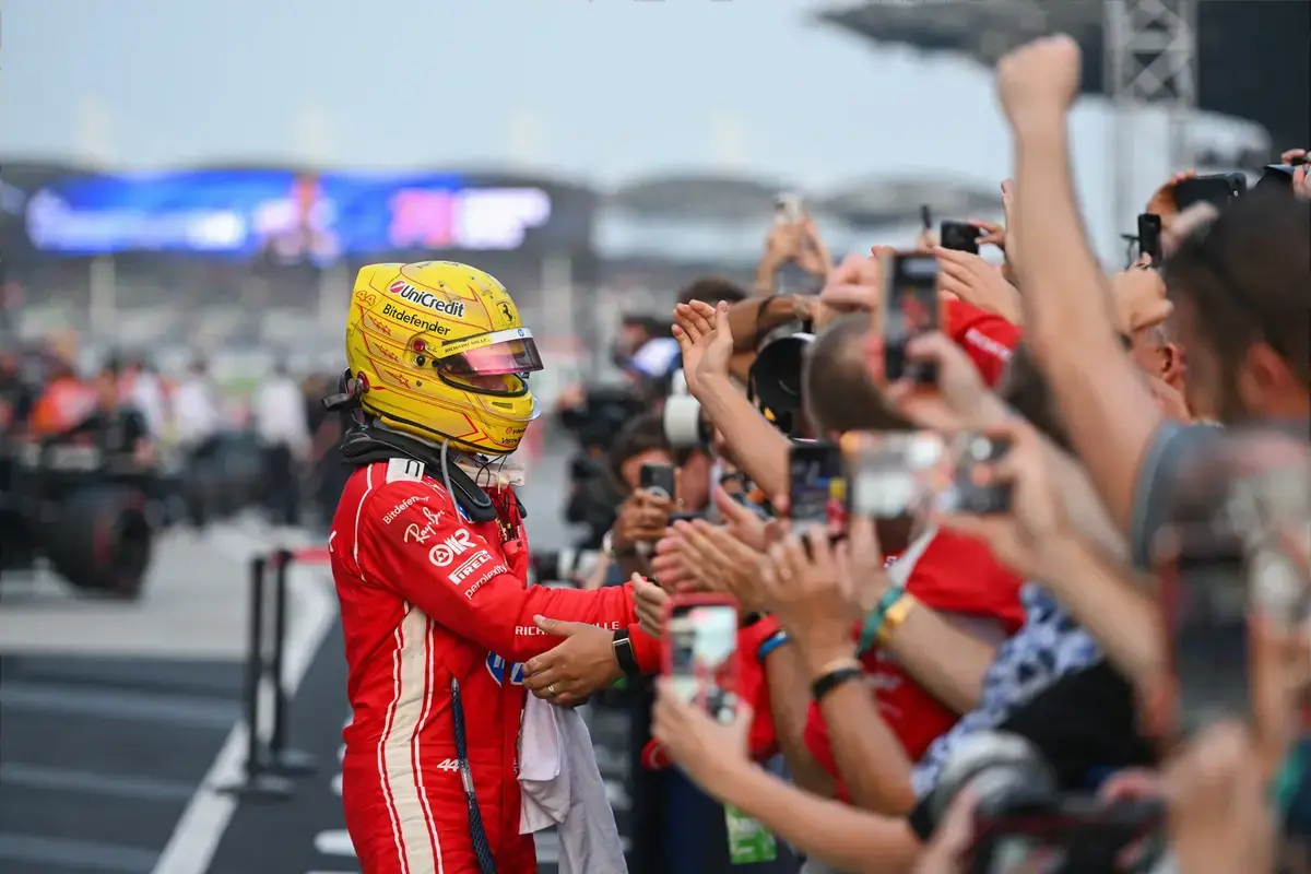 Ferrari komt vermogen tekort, zegt Hamilton: 'Volgend jaar moeten we dat inhalen'
