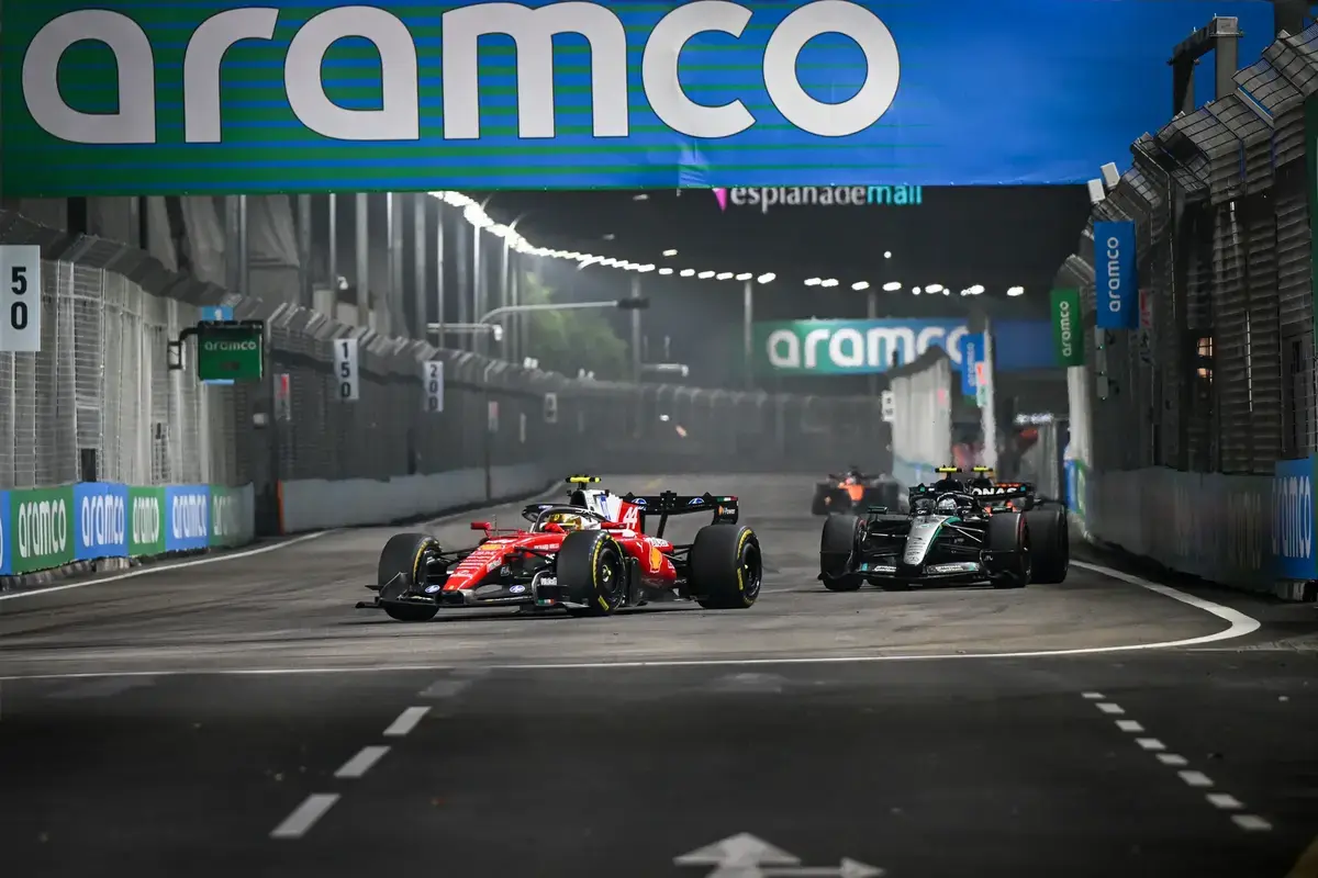Stewards laten het duel tussen Hamilton en Norris in Singapore rusten: Norris had het anders willen doen