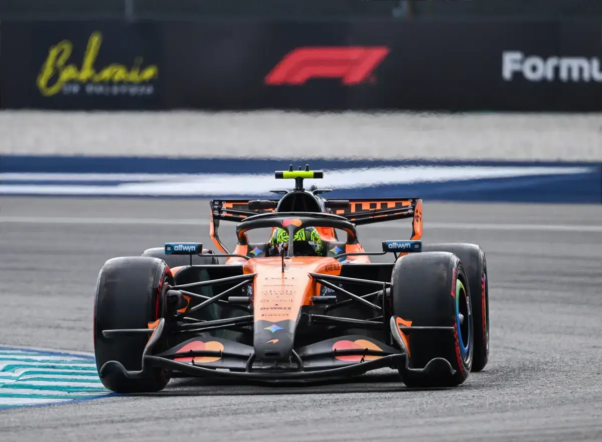 Norris krijgt reprimande van de stewards voor fout achter de safety car op Sepang