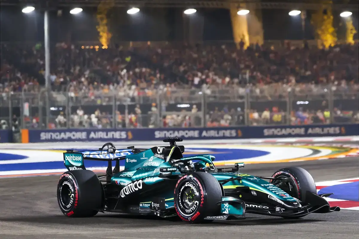 Stewards waarschuwen Stroll voor zijn vertrek uit de pit lane in Singapore
