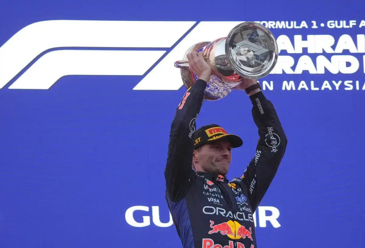 Verstappen meldt spijker in linkervoorband tijdens rode vlag