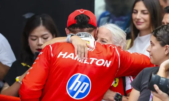 Hamilton voelde zich na de race in Singapore niet goed en werd gecontroleerd