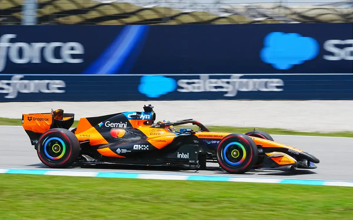Start Grand Prix van Bahrein in Maleisië uitgesteld door regen en bliksem op Sepang