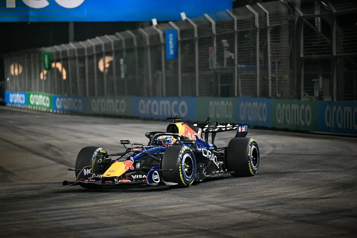 FIA stelt de kwalificatie in Singapore uit na regen tijdens de sprint