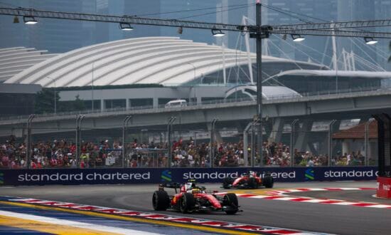 Hamilton en Ferrari moeten volgens Chandhok een nieuwe start maken na strategiefout in Singapore