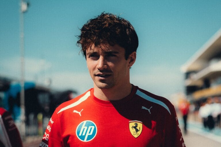 Leclerc pakt de snelste tijd in Austin en Verstappen komt net tekort