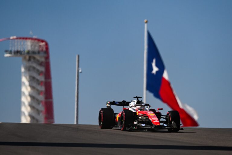 Leclerc pakt de snelste tijd in Austin en Verstappen komt net tekort