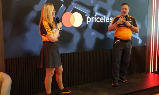 Zak Brown geeft Norris en Piastri een order na de botsing in de sprint van Singapore