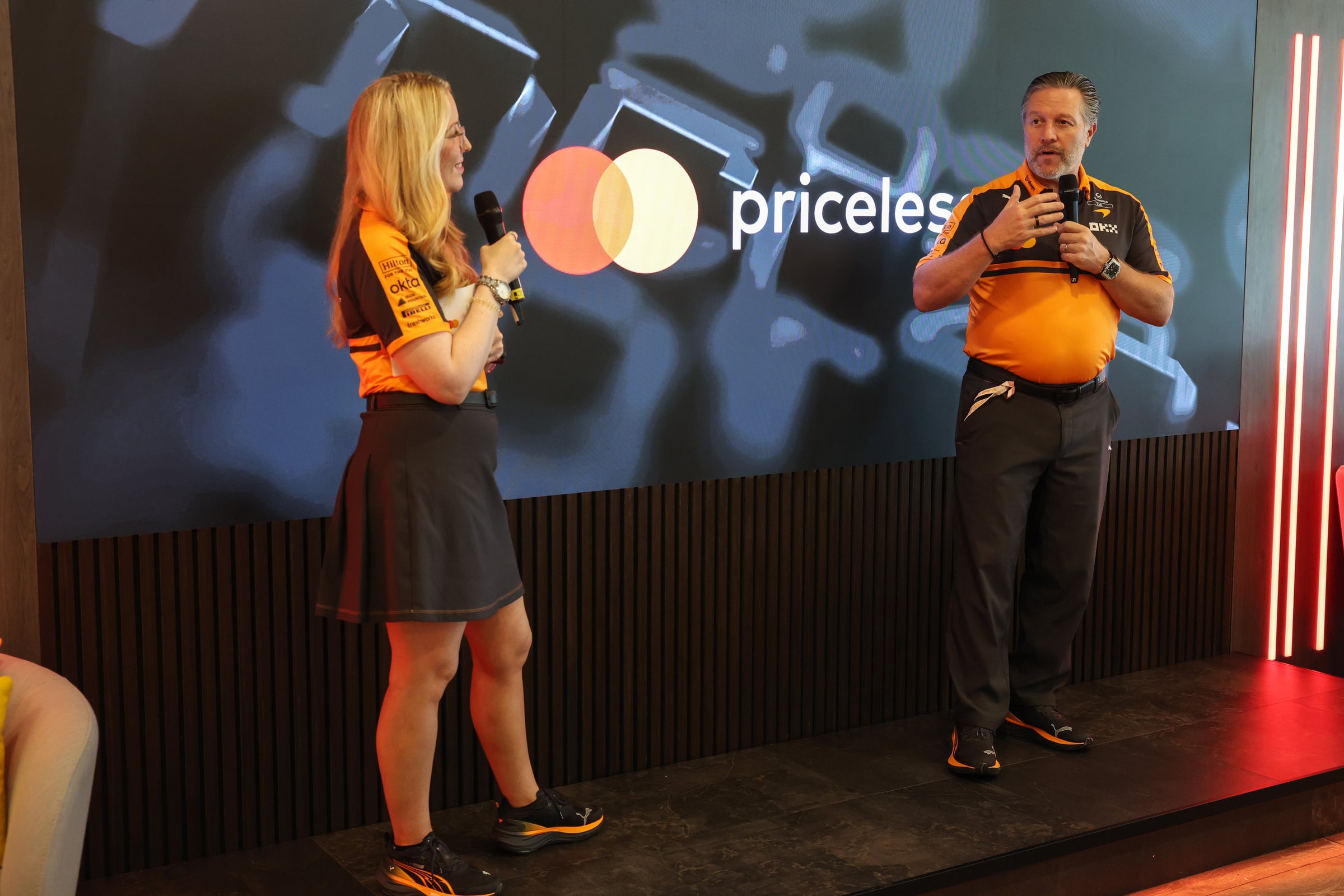 Zak Brown geeft Norris en Piastri een order na de botsing in de sprint van Singapore