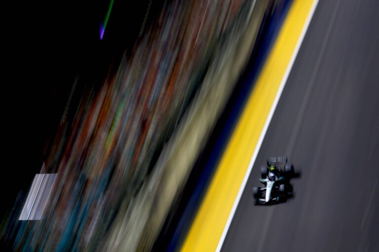 Rivalen komen met negen upgrades, Mercedes met geen enkele