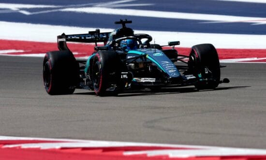 Russell start zesde in Austin en wil dat de F1-auto’s minder laag en stijf rijden