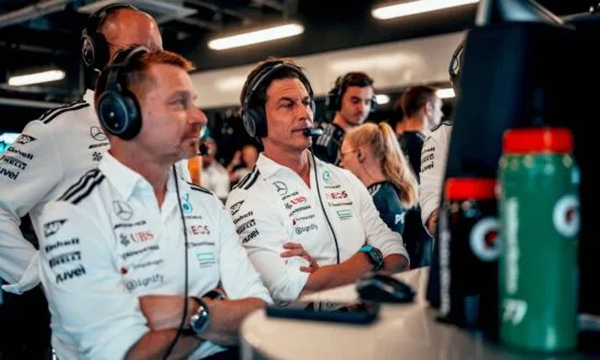 Toto Wolff noemt critici die Mercedes van favoritisme richting Antonelli beschuldigen ‘gekken’