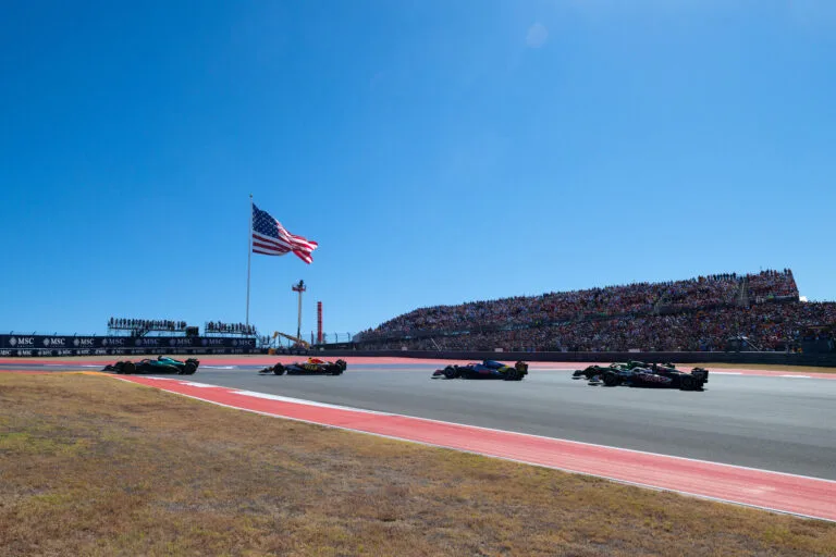 Alonso blijft in Mexico-Stad bij zijn kritiek op Albon en de achterhoede