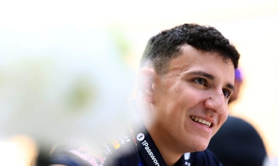 Hadjar krijgt een formele waarschuwing na incident met een fan in de paddock