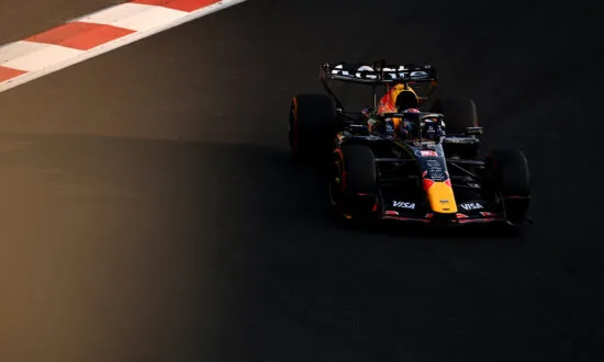 Verstappen en Lawson krijgen een gridstraf van één plaats voor hun botsing in Mexico