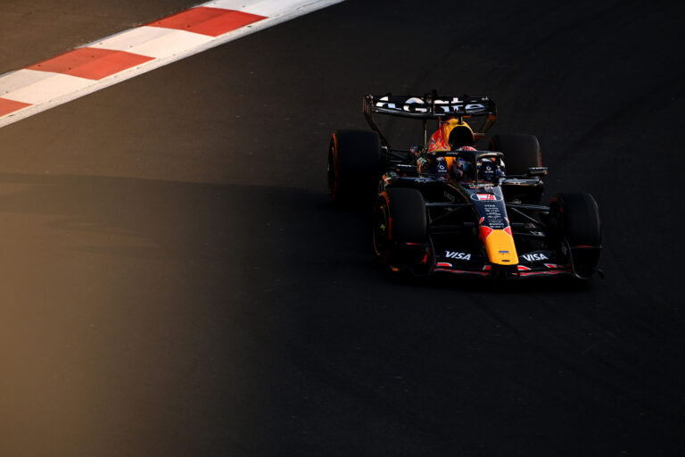 Verstappen en Lawson krijgen een gridstraf van één plaats voor hun botsing in Mexico