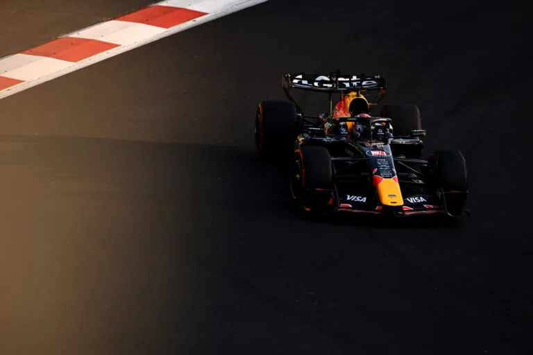 Verstappen en Lawson krijgen een gridstraf van één plaats voor hun botsing in Mexico